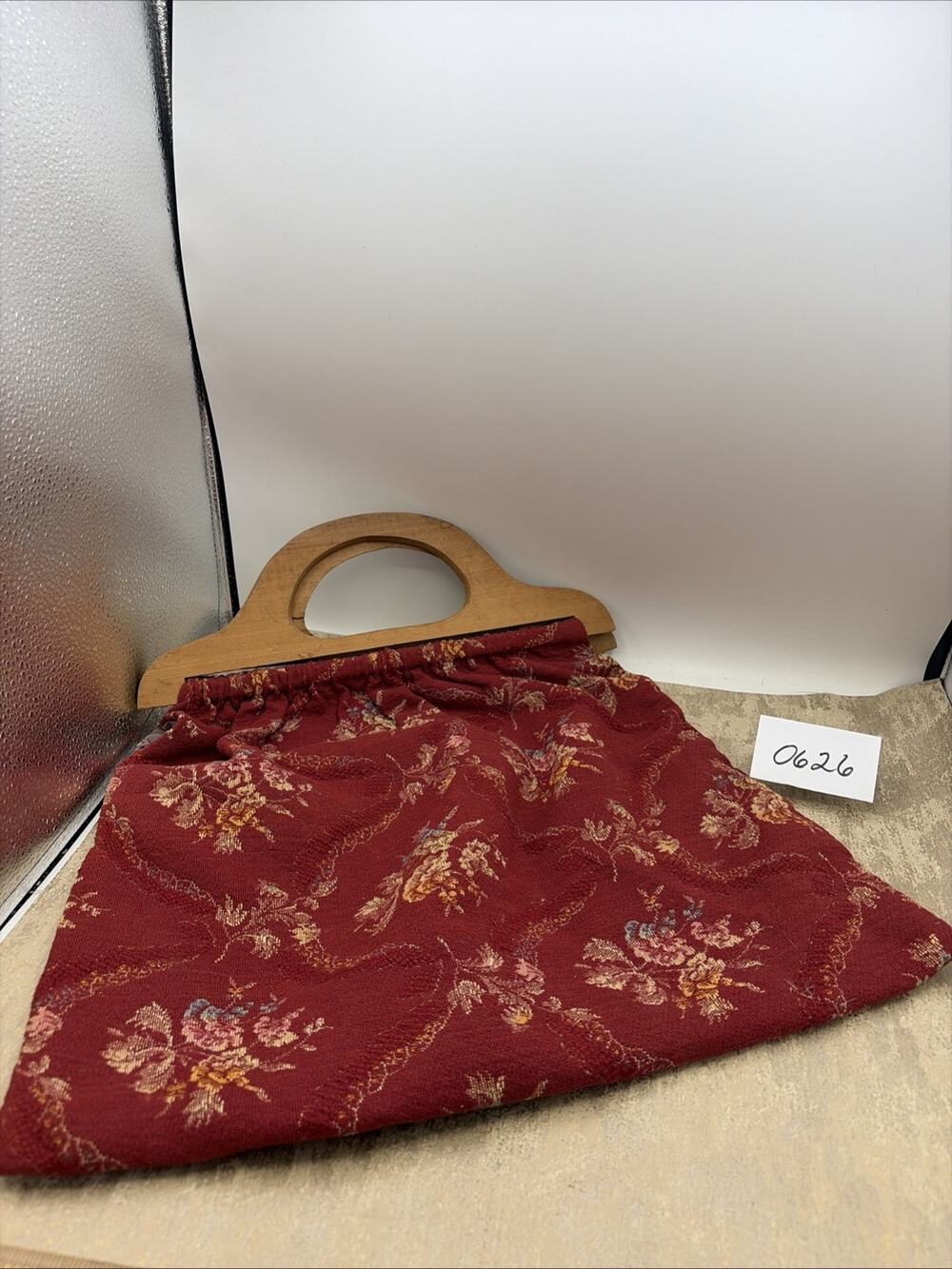 Vtg 1940’s Handbag/Sewing Bag Red Tapestry Fabric With Wood Handles